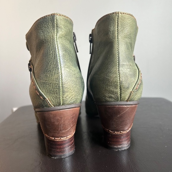 Everybody by AZ. moda Green Leather Victorian Style Ankle Boots - Picture 6 of 11